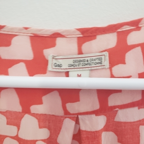 𝅺gap sleeveless blouse,,light, button front - Picture 4 of 7